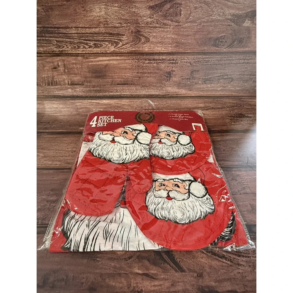 4 pc KITCHEN SET: 2 POT HOLDERS, 1 OVEN MITT, & 1 APRON —CHRISTMAS SANTA